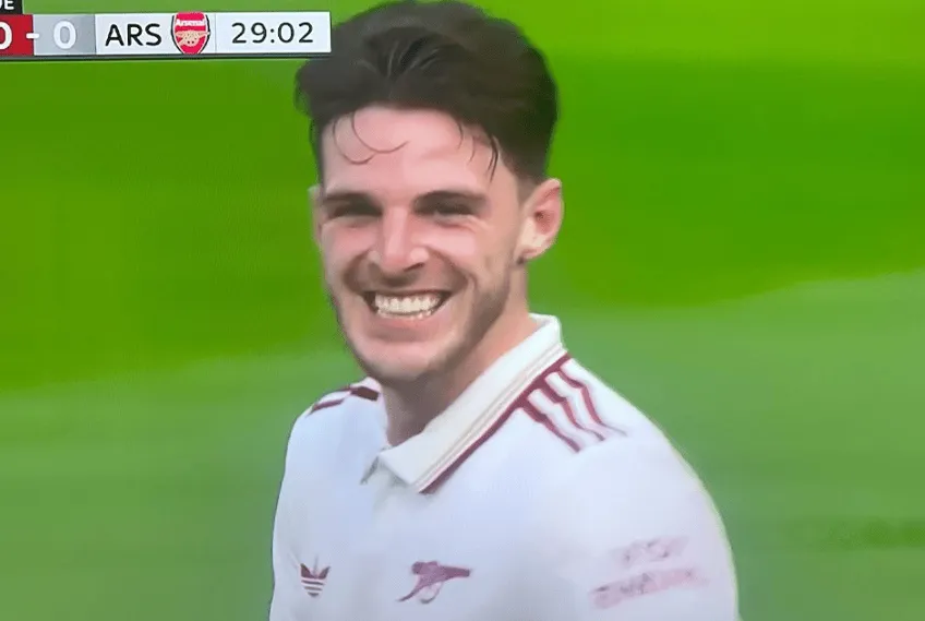 九游官网入口-利物浦0-0阿森纳半场数据：射门2-6，射正0-1，良机0-0