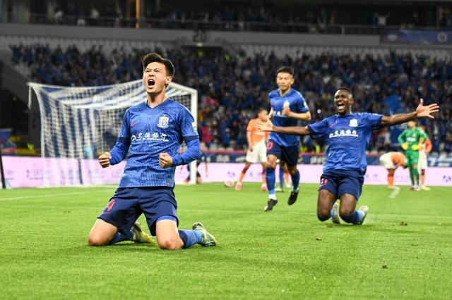 九游官网入口-申花真硬！终场进2球 蒋圣龙创纪录马莱莱复出破门