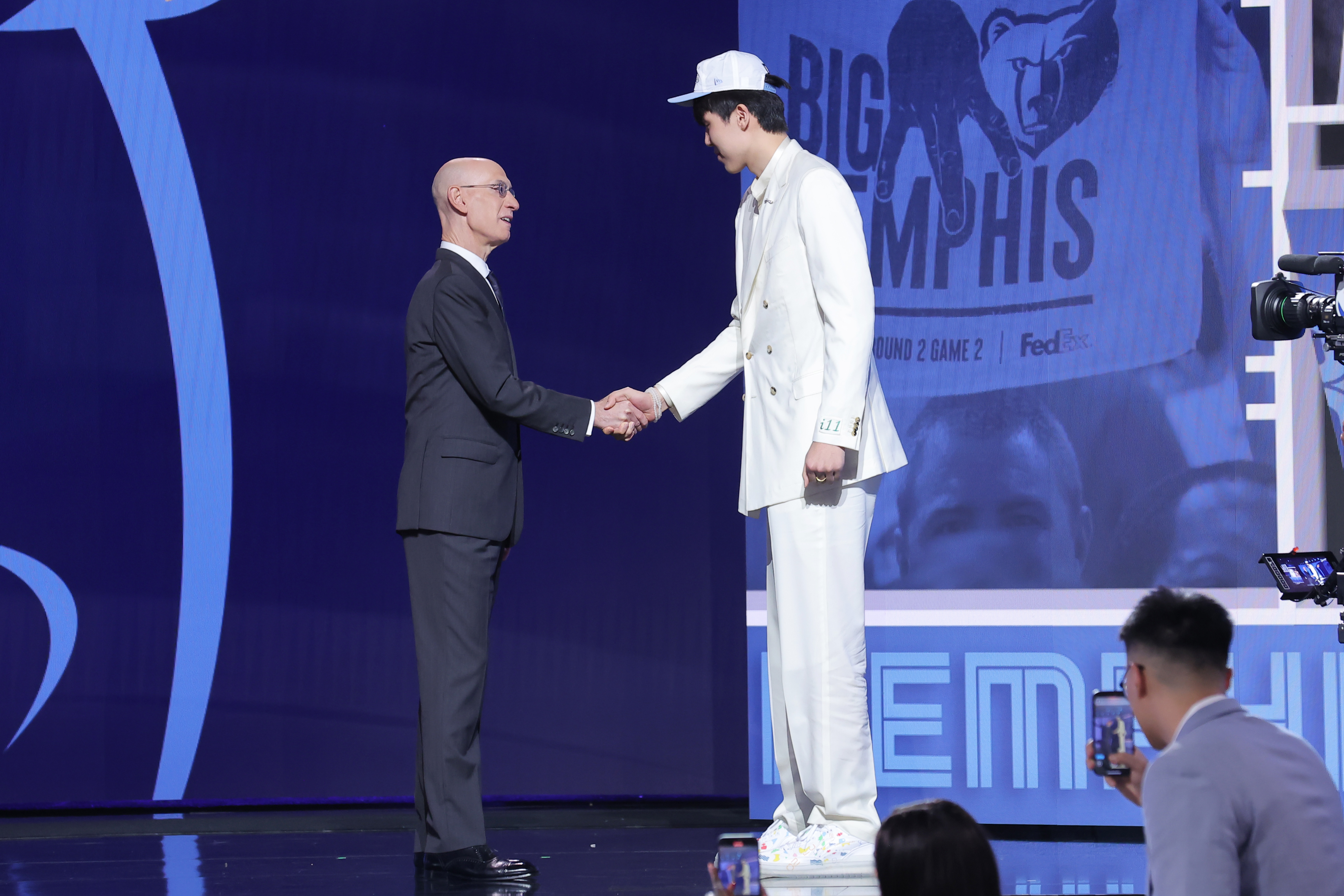 杨瀚森：团队在灰熊完成交易后陆续收到祝福，但自己一直蒙在鼓里